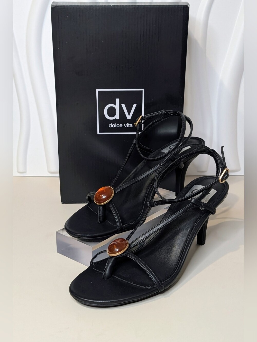 NIB DV by Dolce Vita Cella Black Strappy Amber Heel Sandals Size 8